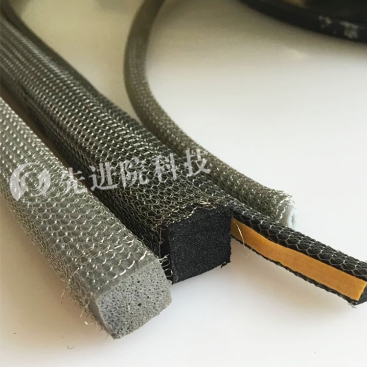 Rubber core wire mesh pad