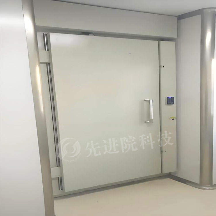 Shielding door